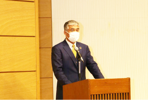 駿台体育会理事長 安達 明正